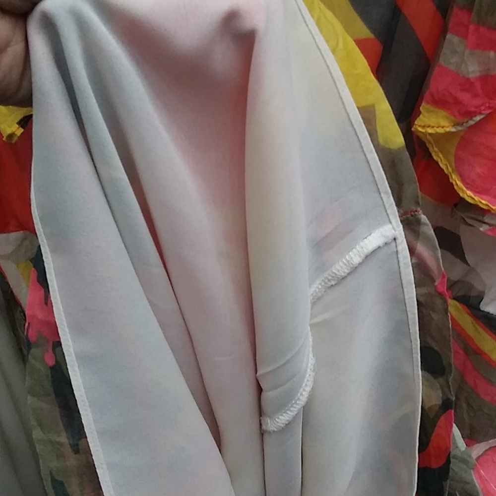 Fully lined Silk floral print dress w/ belt - Picture 3 of 4